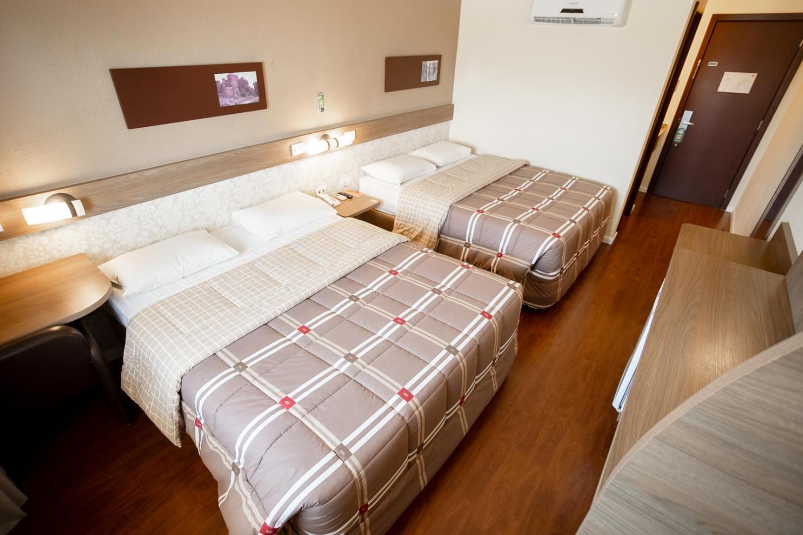 Hotel 10 Ponta Grossa ポンタ・グロッサ エクステリア 写真