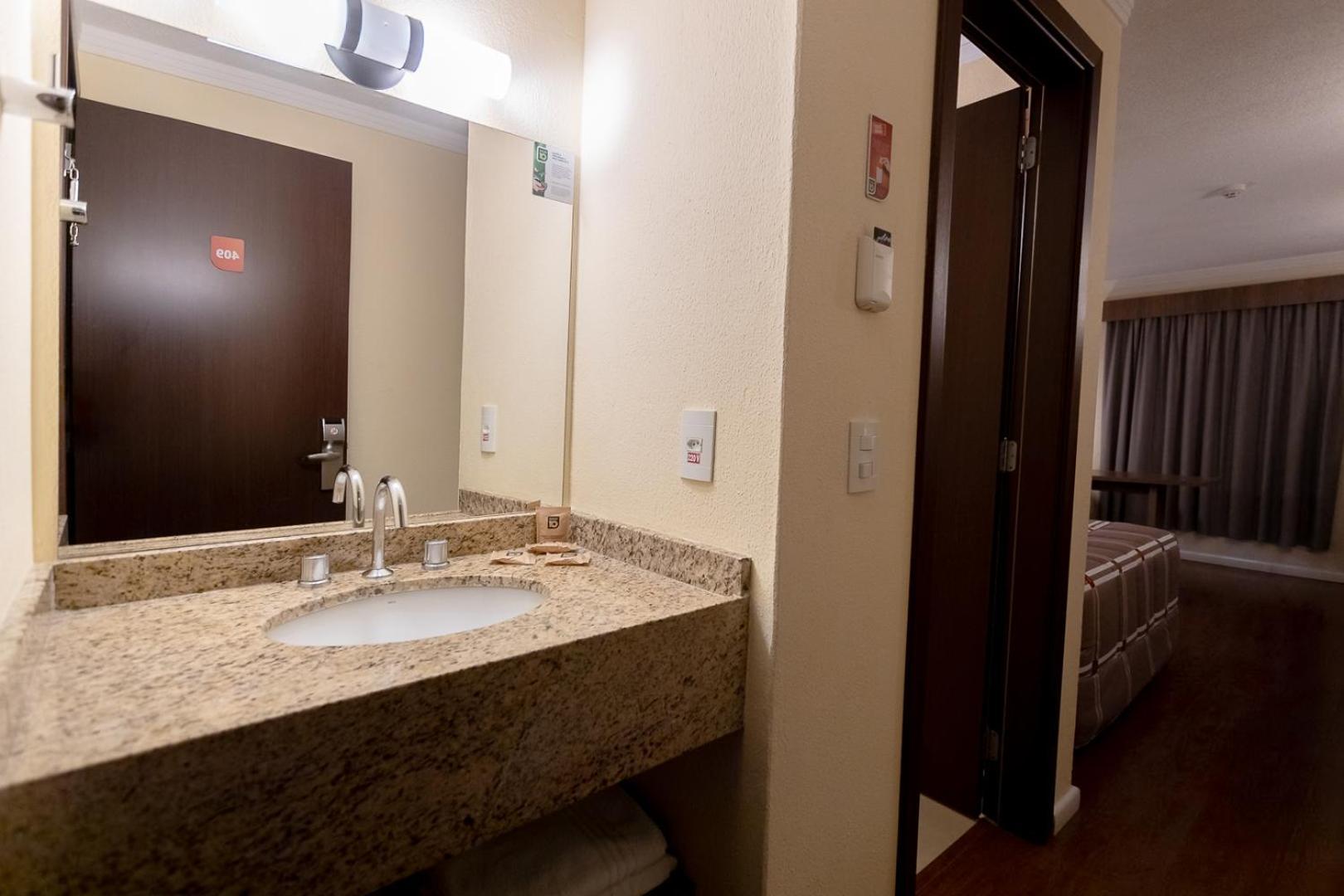 Hotel 10 Ponta Grossa ポンタ・グロッサ エクステリア 写真