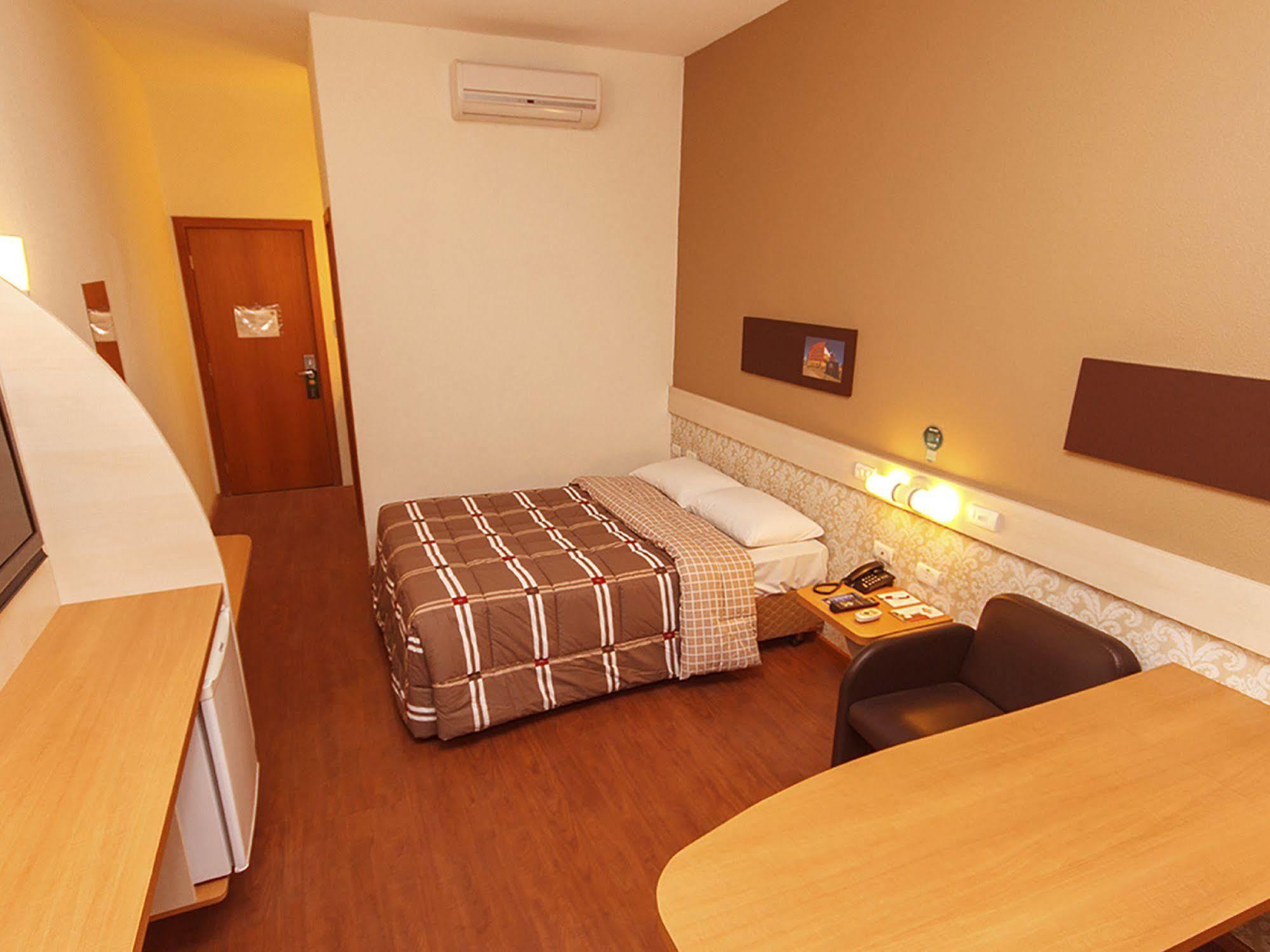 Hotel 10 Ponta Grossa ポンタ・グロッサ エクステリア 写真
