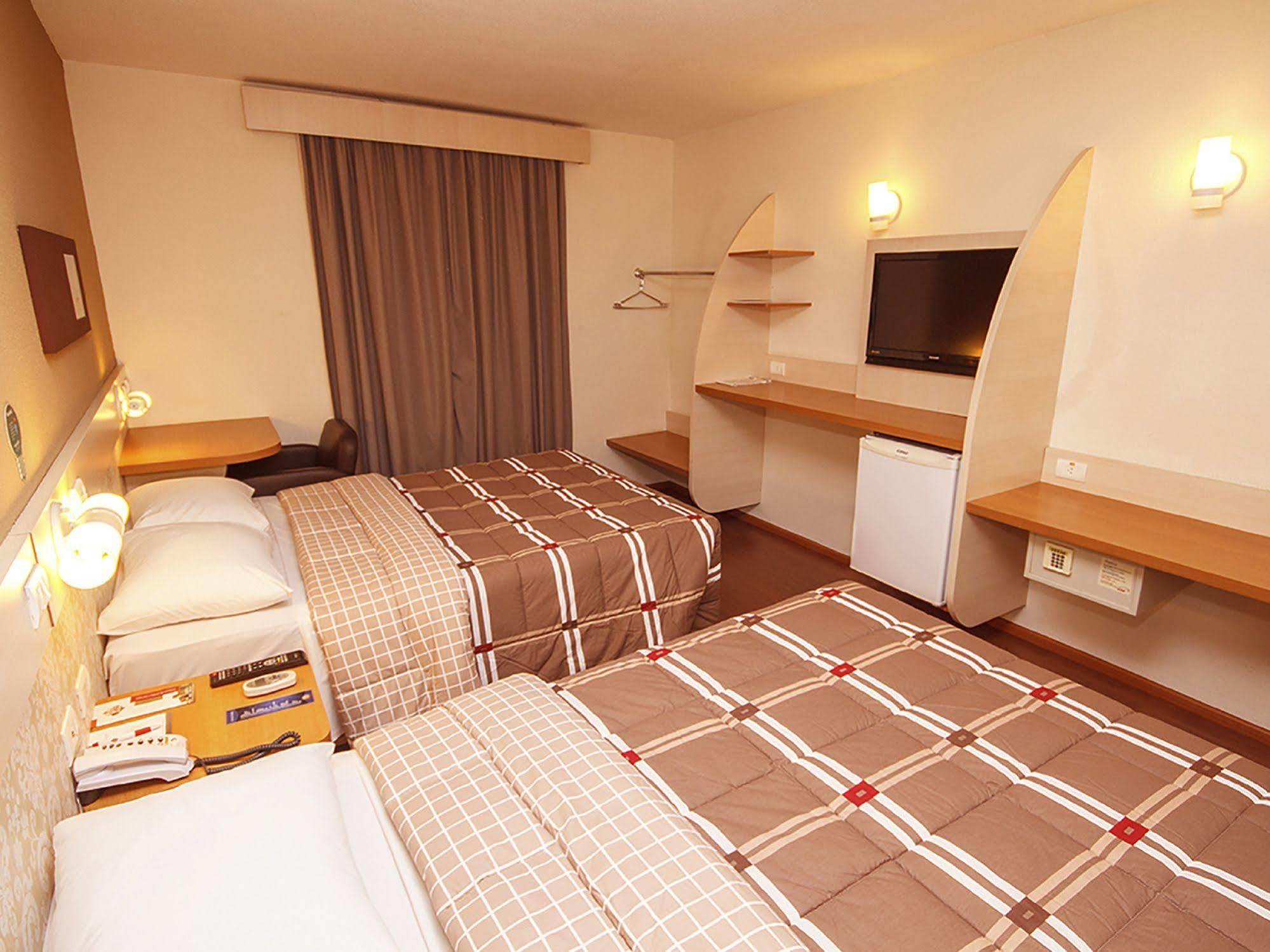 Hotel 10 Ponta Grossa ポンタ・グロッサ エクステリア 写真