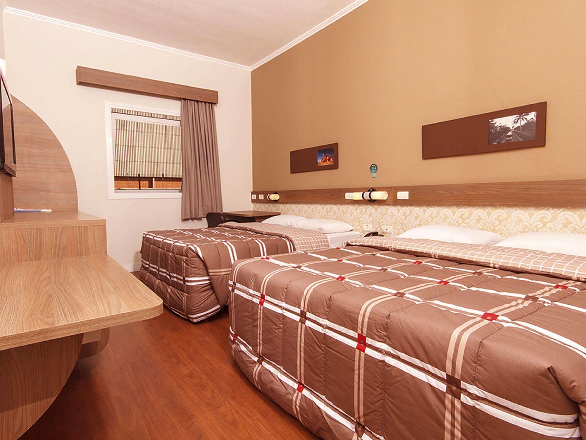 Hotel 10 Ponta Grossa ポンタ・グロッサ エクステリア 写真